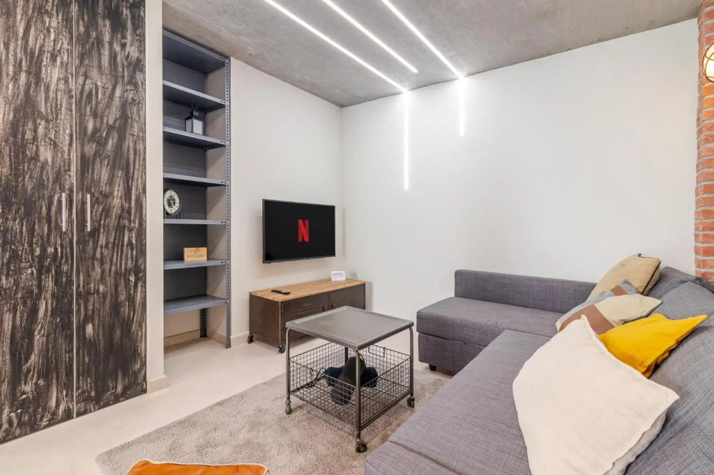Flatguest Industrial Loft by Marina Suites - SCOOTERS - WIFI
