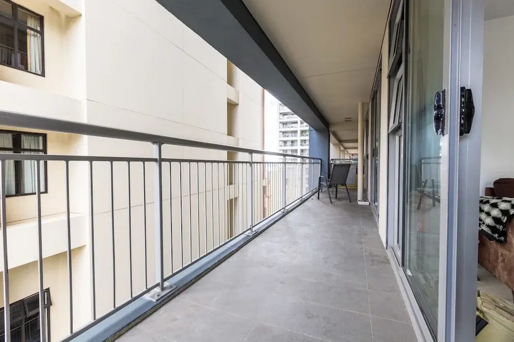 Cosy Two Bedroom in CBD with Pool