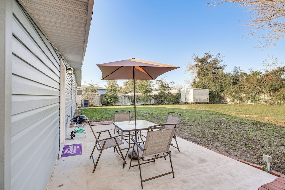 5 Mi to Dtwn Panama City! Family Haven w/ Patio