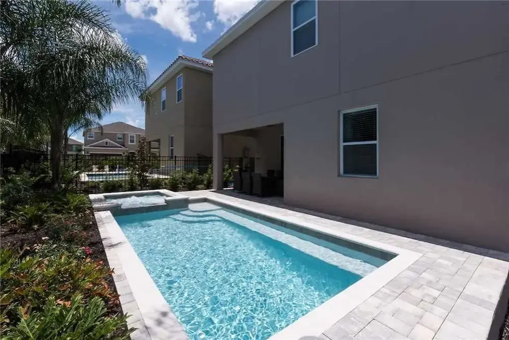 Reunion Beauty 8 Bedroom Home with Private Pool and Spa