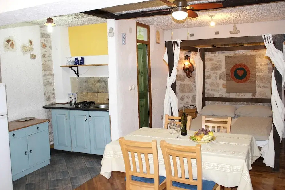 Studio in Betina, With Wonderful City View, Furnished Terrace and Wifi