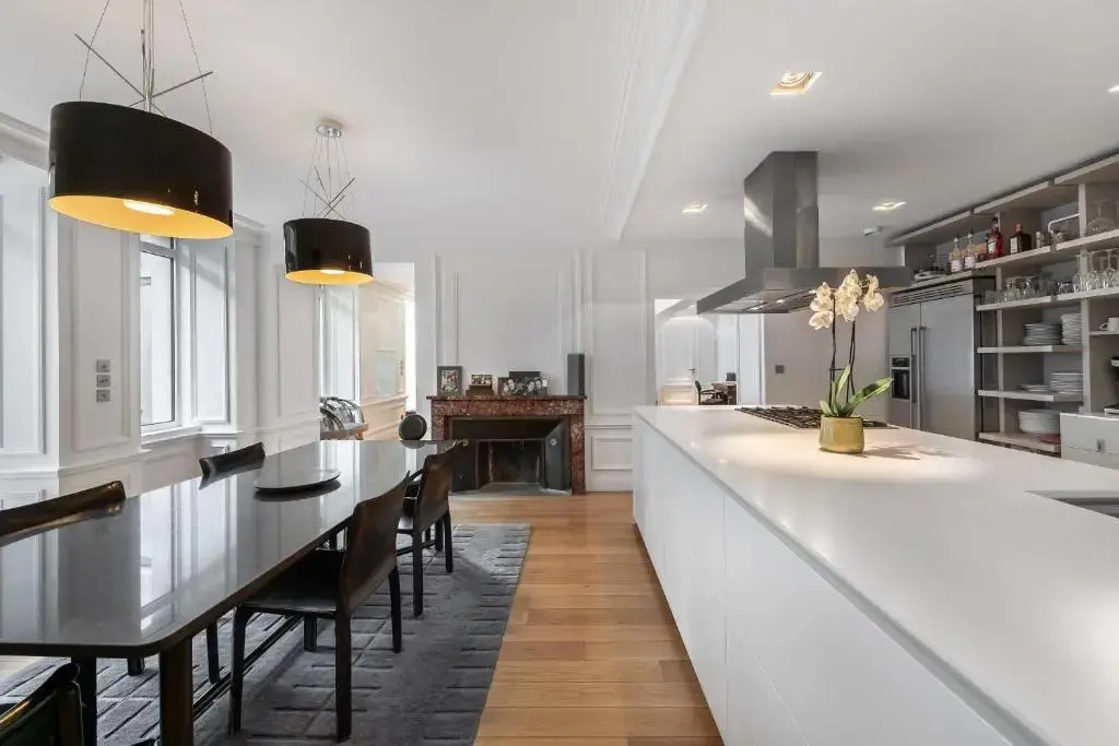 Le N 10 - Grand appartement de 200 m2 avec patio de 35 m2 en Vieille Ville
