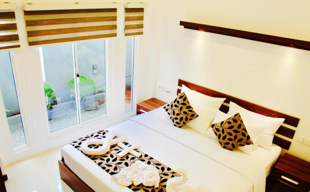 8 Plus Motels