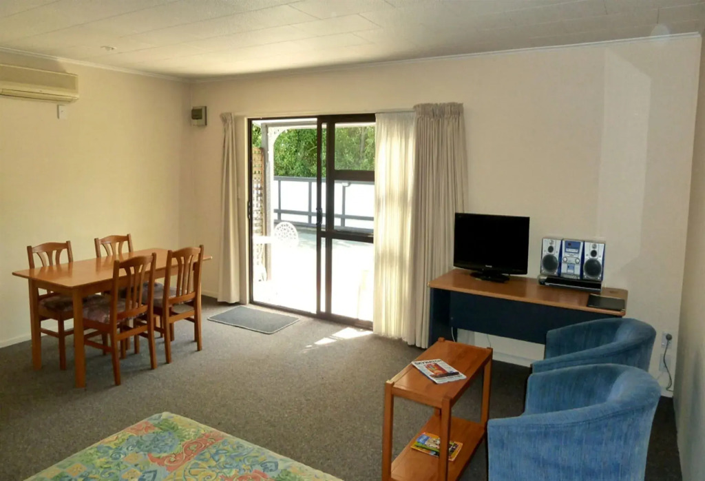 Tudor Lodge Motel