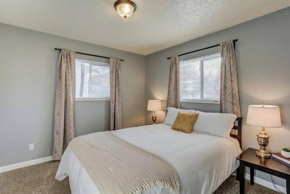 2BR Aptmt Parks Private Deck, Mountain Views!