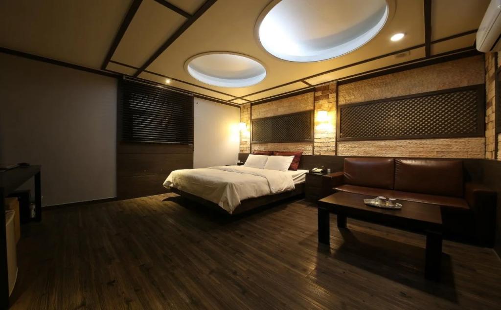 Valentine Hotel