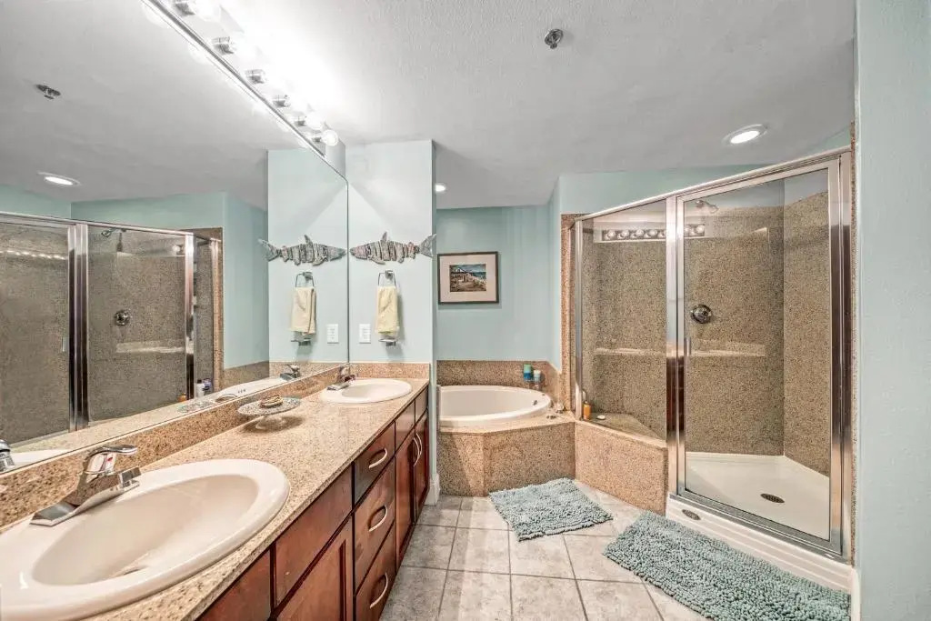 On the 3-d Floor, Laketown 324 - Large 2 BD , Great Views and Amenities