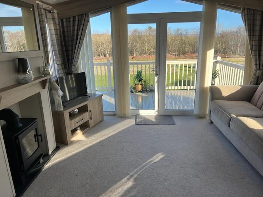 Holiday Cabin Sleeps 5, Pets, Edinburgh Festival