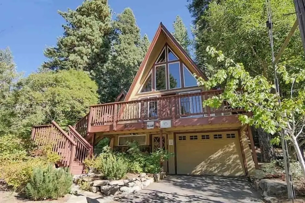 3614 Saddle Road 3 Bedroom Cabin by RedAwning