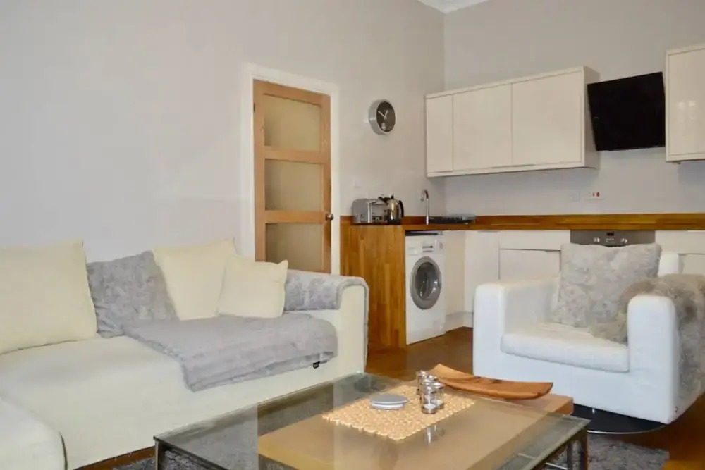 Modern Open-plan Leith Flat