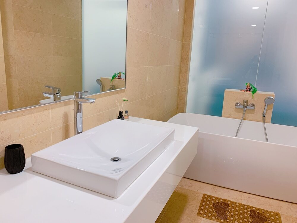 1602 Suite