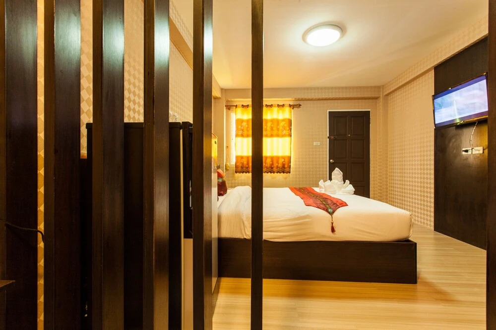 Basic Hotel