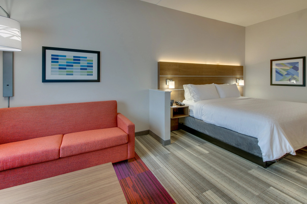Holiday Inn Express & Suites - Nashville MetroCenter Downtown by IHG