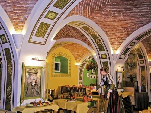 Tapó Fogadó és Királyi Étterem