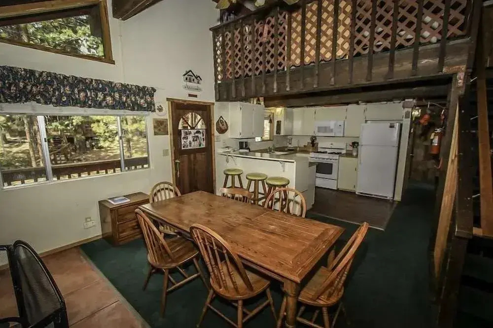 Wind Chimes - 3 Br home by RedAwning