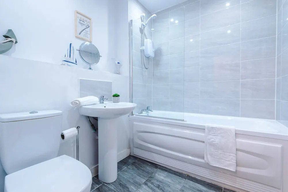 Stunning and Modern 2 Bedroom Apt in Liverpool