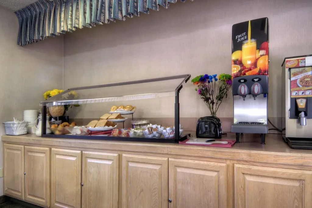 Days Inn & Suites by Wyndham Mountain View