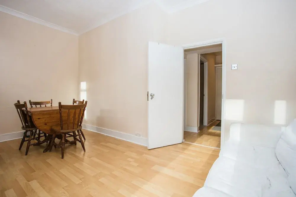 1 Bedroom Flat In Wimbledon With Garden