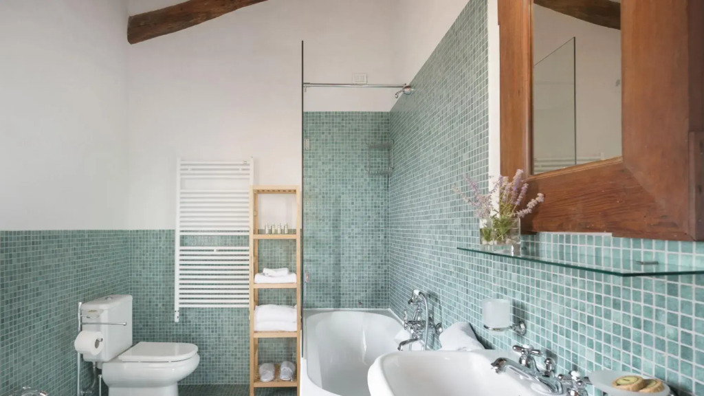 Luxury villa just 14 km from Florence. Sleeps 16 with hydromassage, sauna & gym!-Villa Il Forte