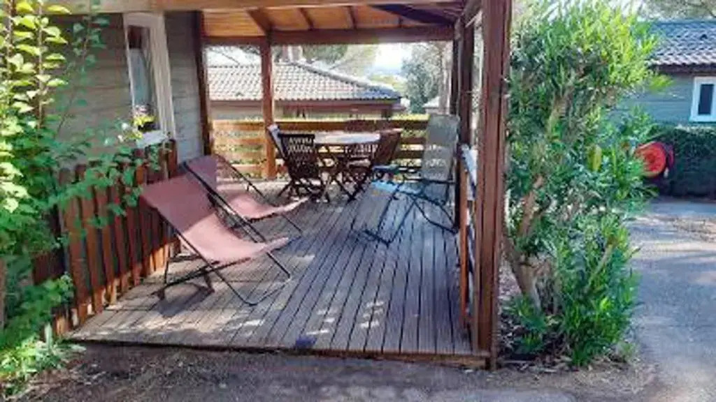 Bungalow de 2 chambres avec vue sur la mer piscine partagee et jardin amenage a Agde