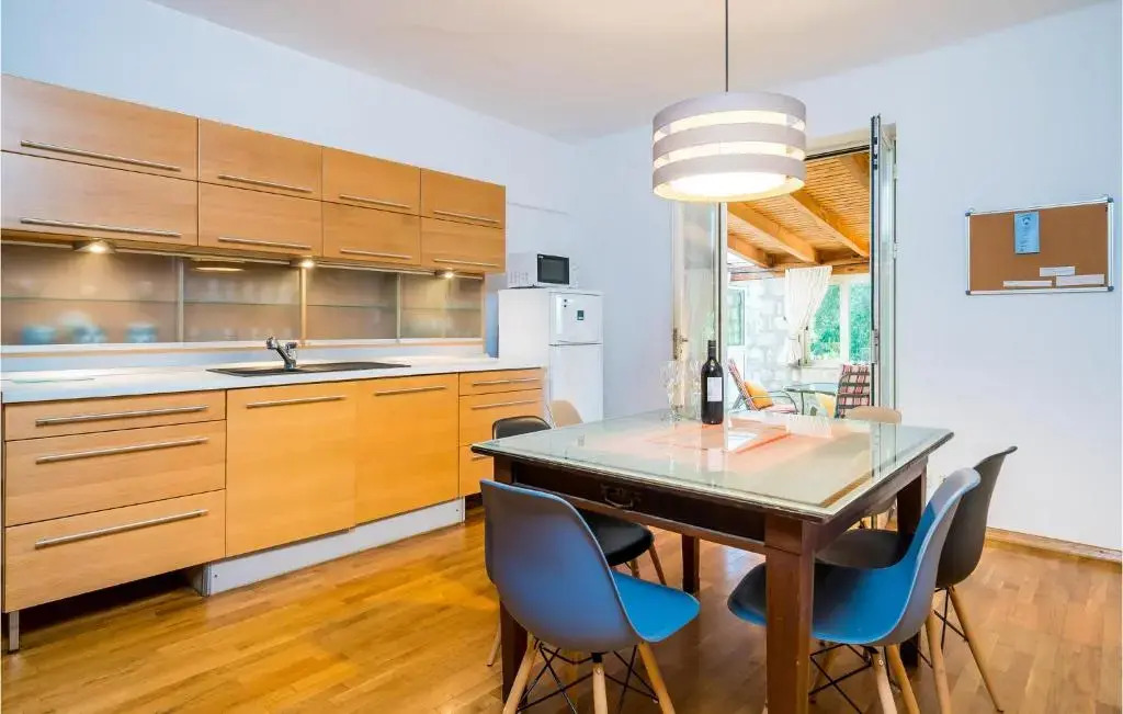 3 Bedroom Amazing Home In Dubrovnik