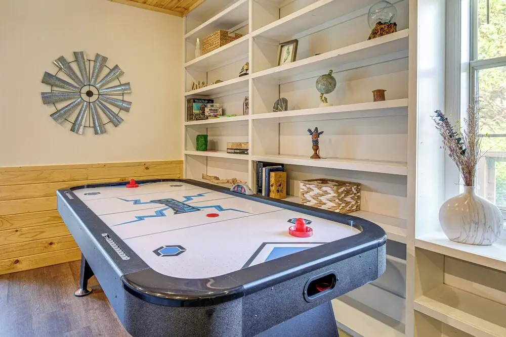 Family Sevierville Cottage w/ Game Room & Hot Tub!