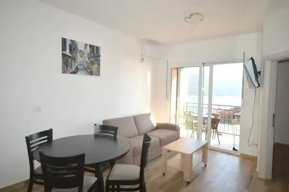 Isidora Apartments