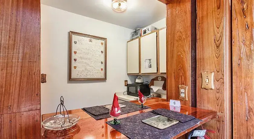 Garden Cottage Upper Level by Vacation Rental Pros