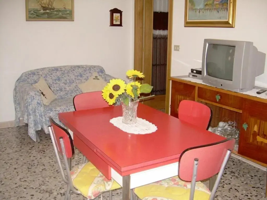 New apartment within a Renovated Detatched House Ground floor with Outdoor Patio