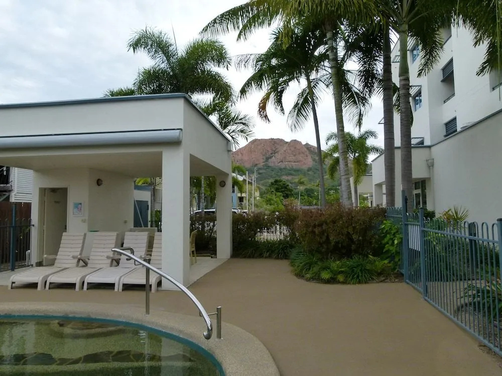 Madison Ocean Breeze Apartments