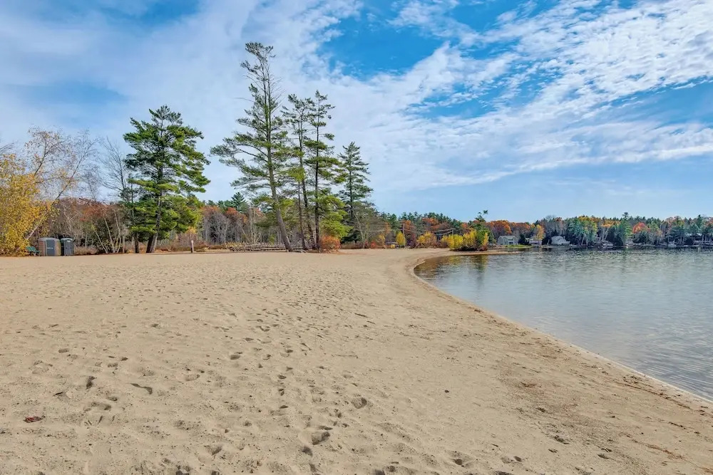 < 1 Mi to Lake Winnipesaukee: Family Winter Escape