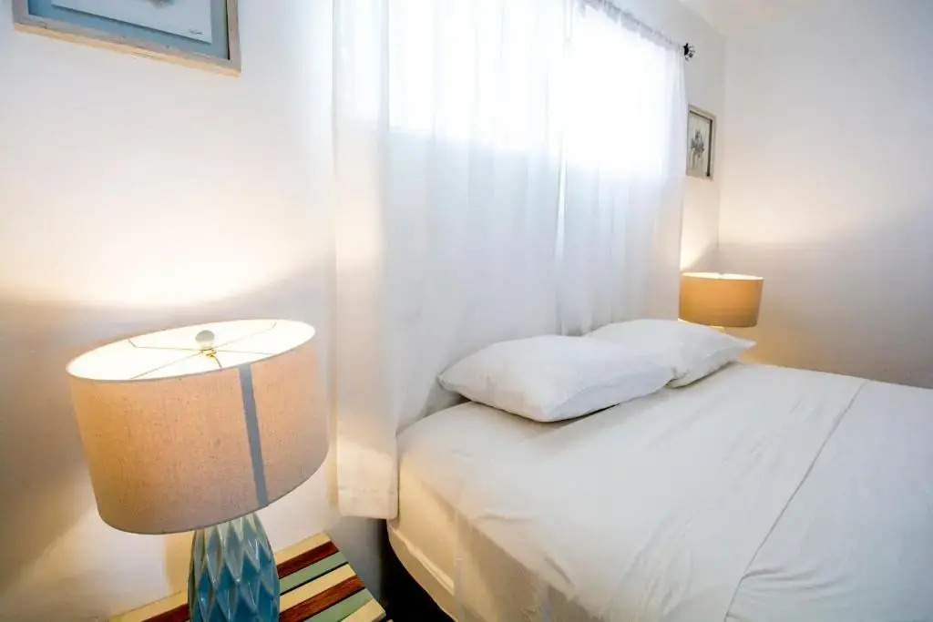 True BEACHFRONT cozy - 1 Bedroom Apt