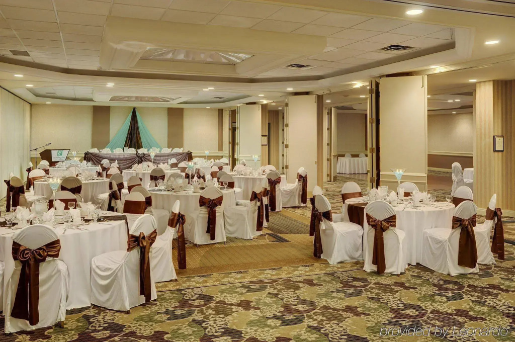 Holiday Inn & Suites Oakville at Bronte by IHG
