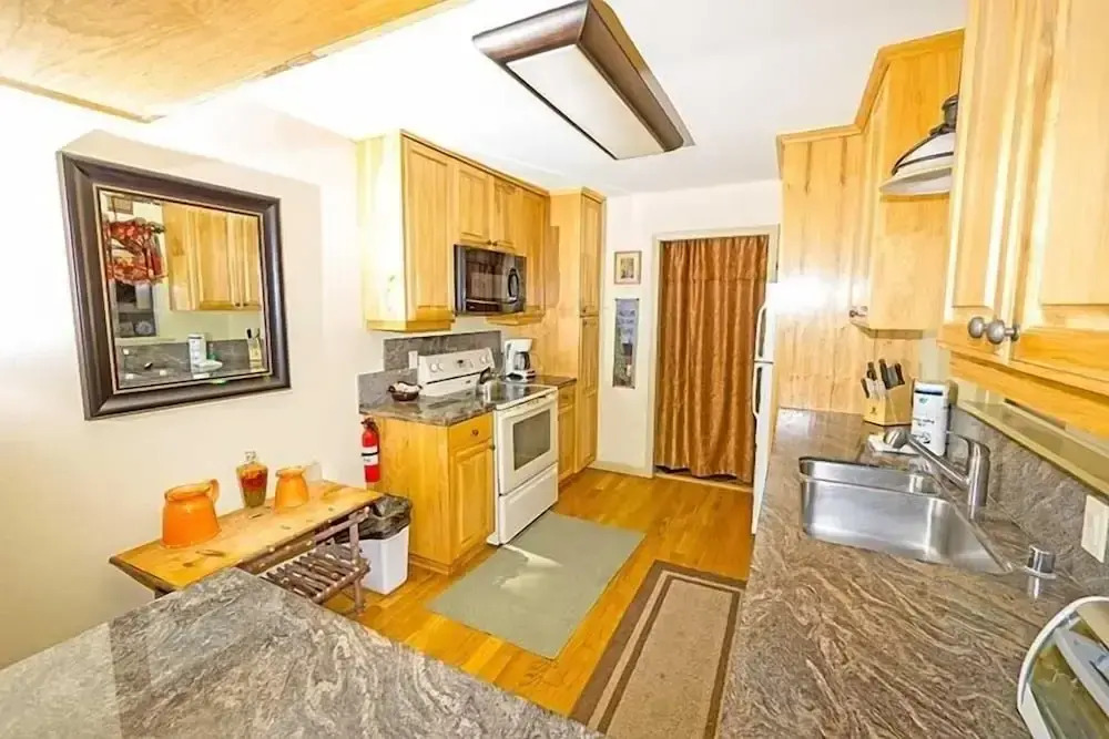 3614 Saddle Road 3 Bedroom Cabin by RedAwning