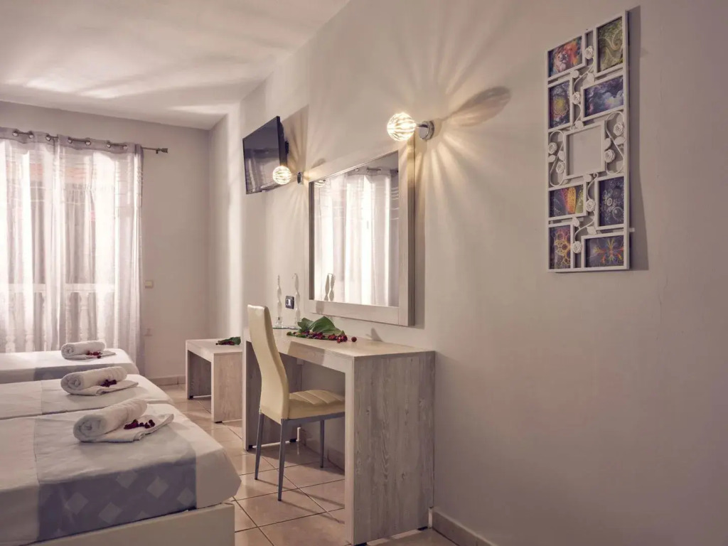Savvas-Deval Hotel
