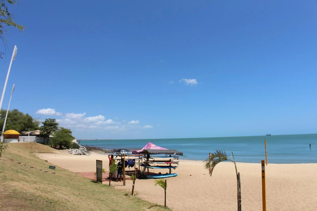 13 FLAT BEIRA MAR Com ENERGIA, VAGA, 3 CAMAS, WI-FI e AR