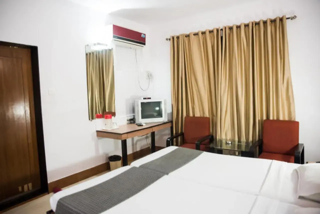 10765 Hotel Tanish