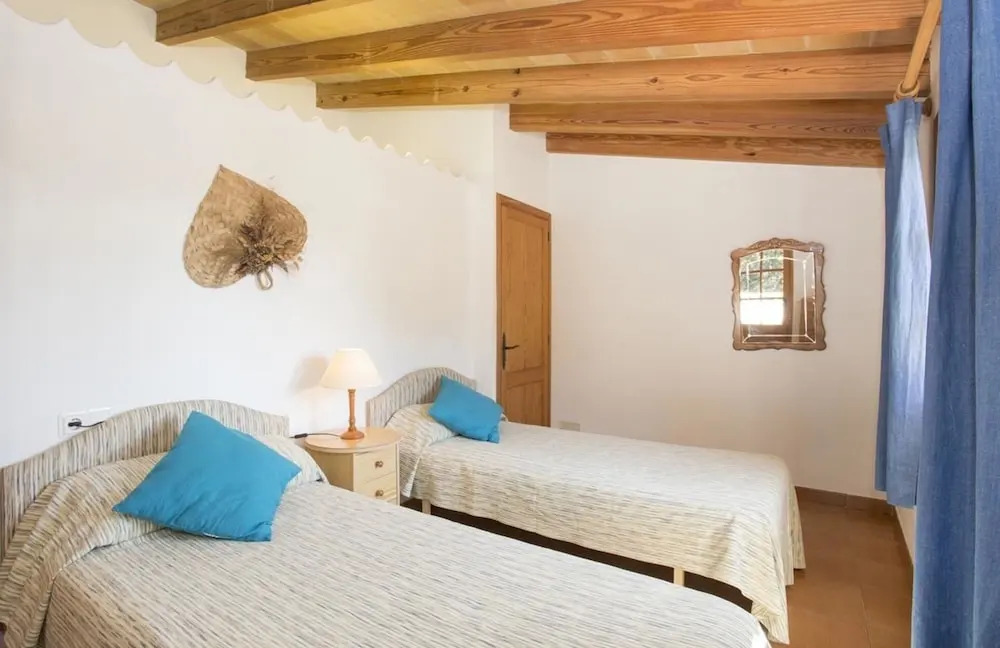 Villa - 4 Bedrooms with Pool and WiFi - 103158