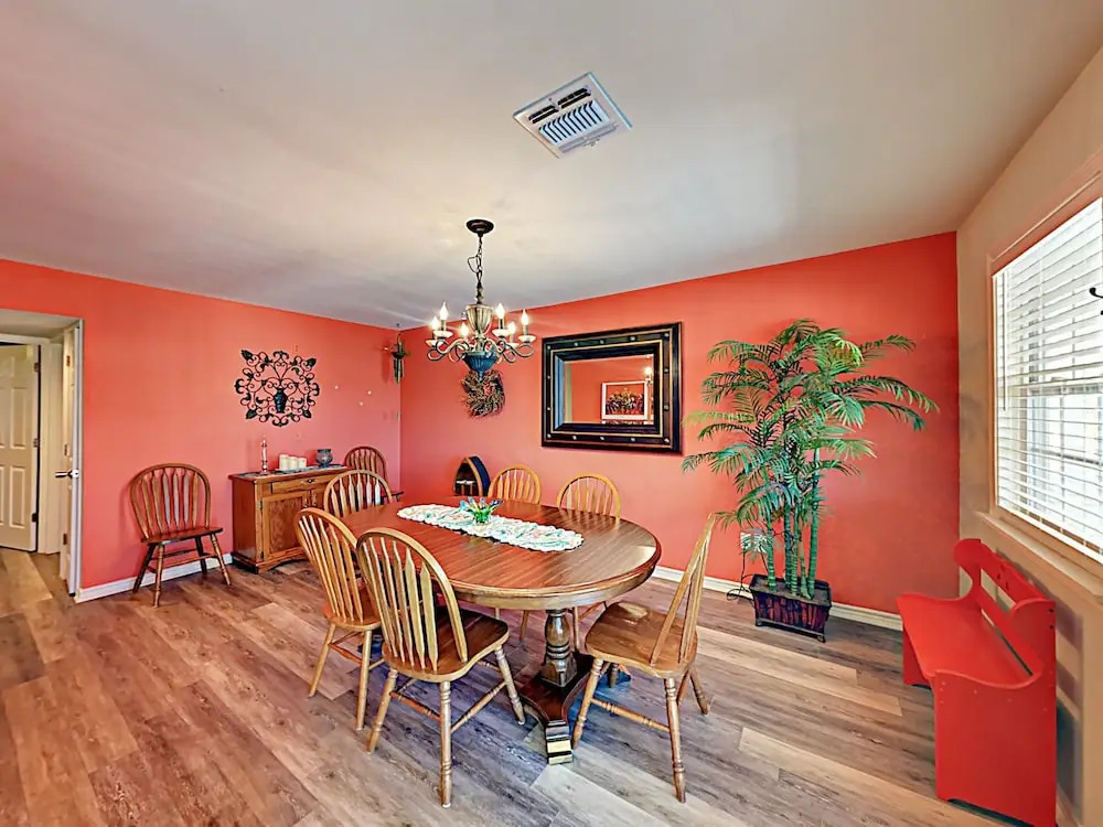 1313 S Magnolia St Home - 3 Br home by RedAwning