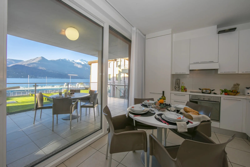 Vista di Maccagno Fantastico: View, Pool & Balcony - Happy Rentals