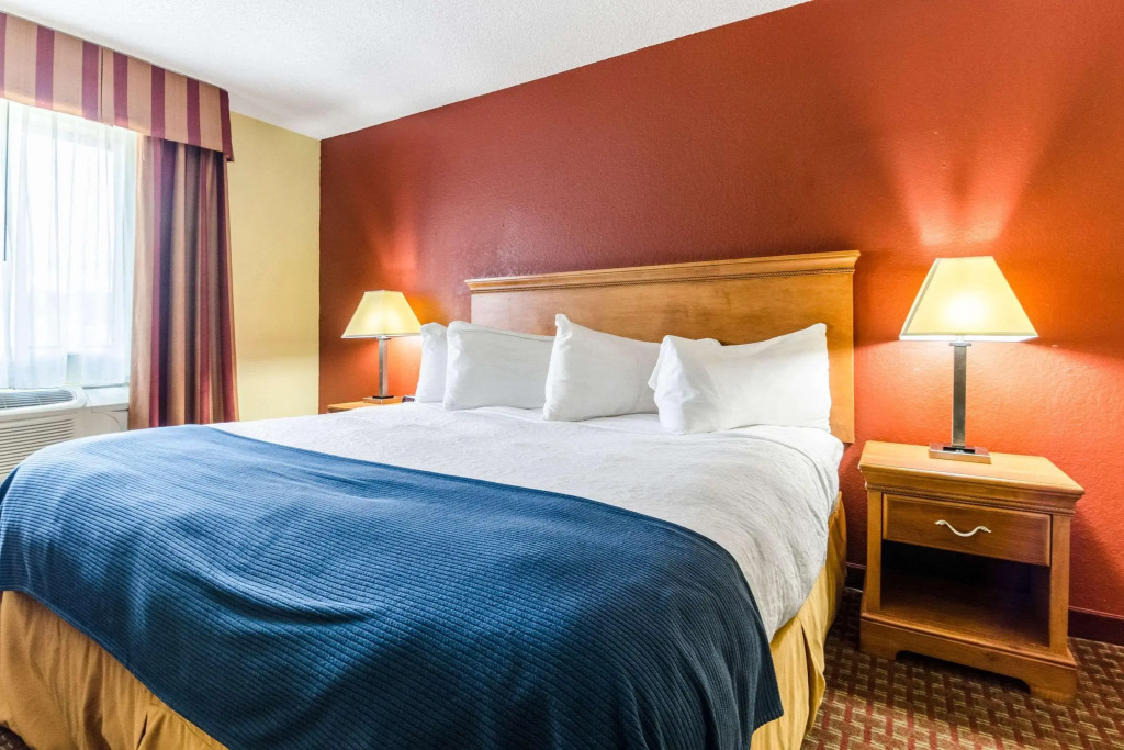 Rodeway Inn & Suites Jacksonville near Camp Lejeune