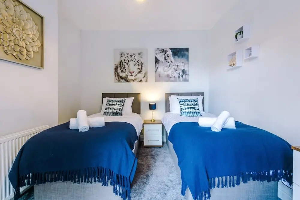Perfect for Business Large Groups Sleeps 8