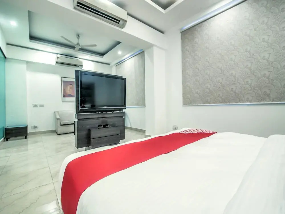 OYO Flagship 14443 Chaupal Sector 14