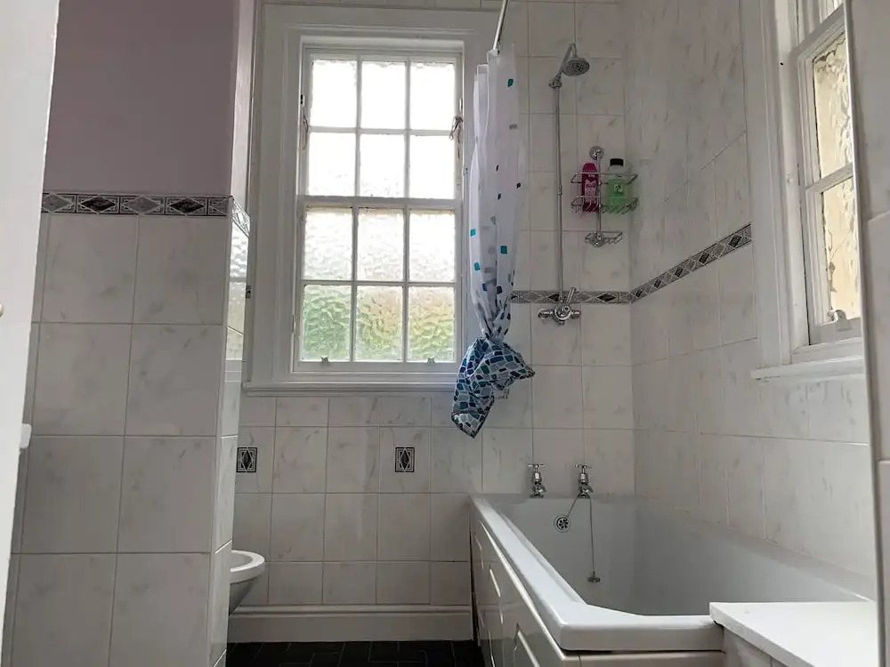 JOIVY Adorable 1 Bed Flat Near West End