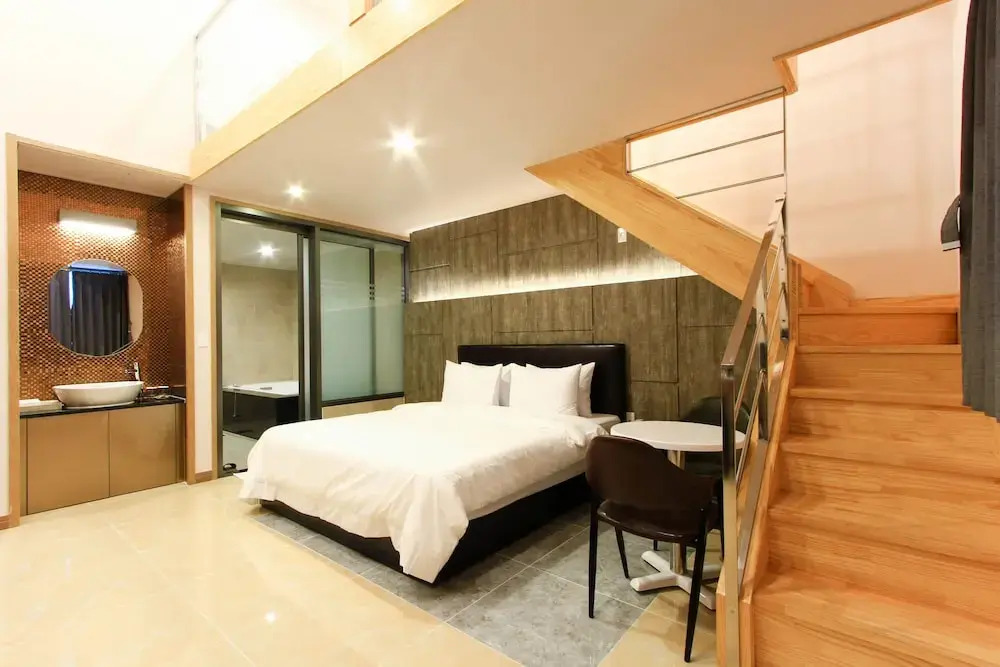 The King Hotel