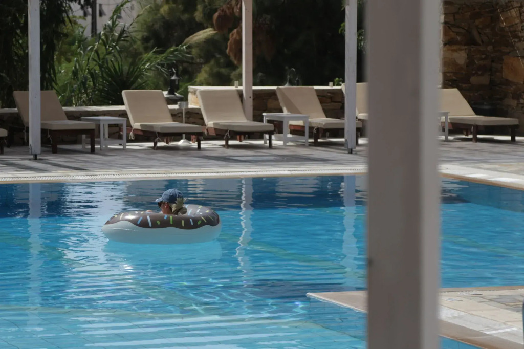 Armadoros Hotel / Ios Backpackers