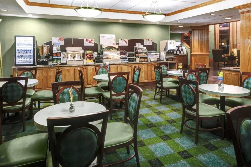 Holiday Inn Express Hotel & Suites Atlanta Buckhead by IHG