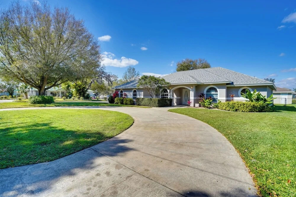 Walk to Lake: Home w/ Screened Porch in Sebring!
