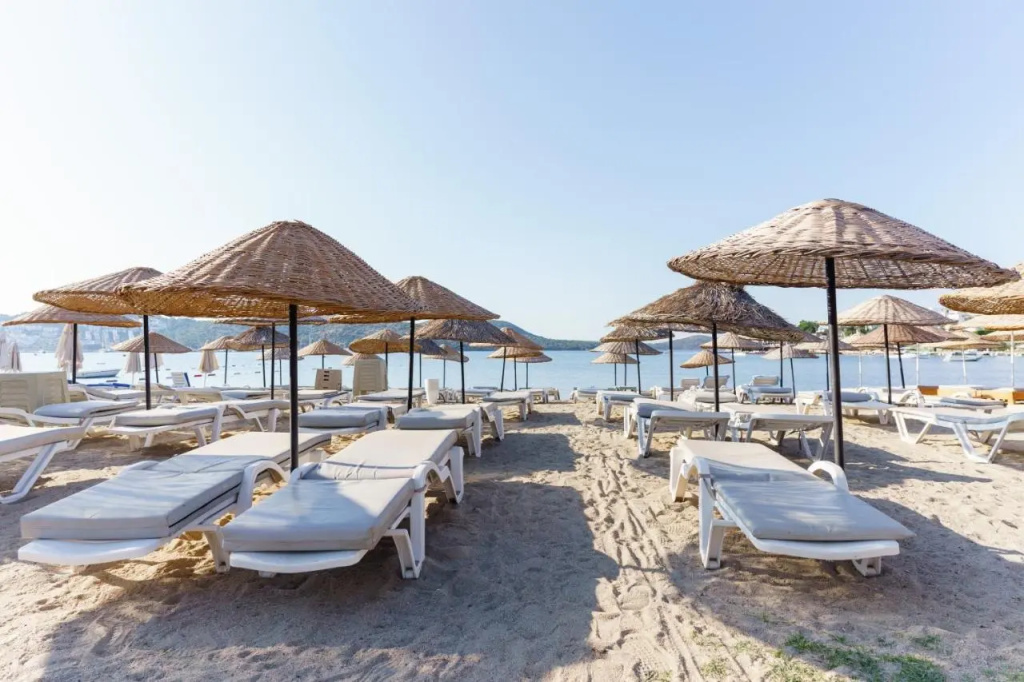 Costa Bitezhan Beach Hotel