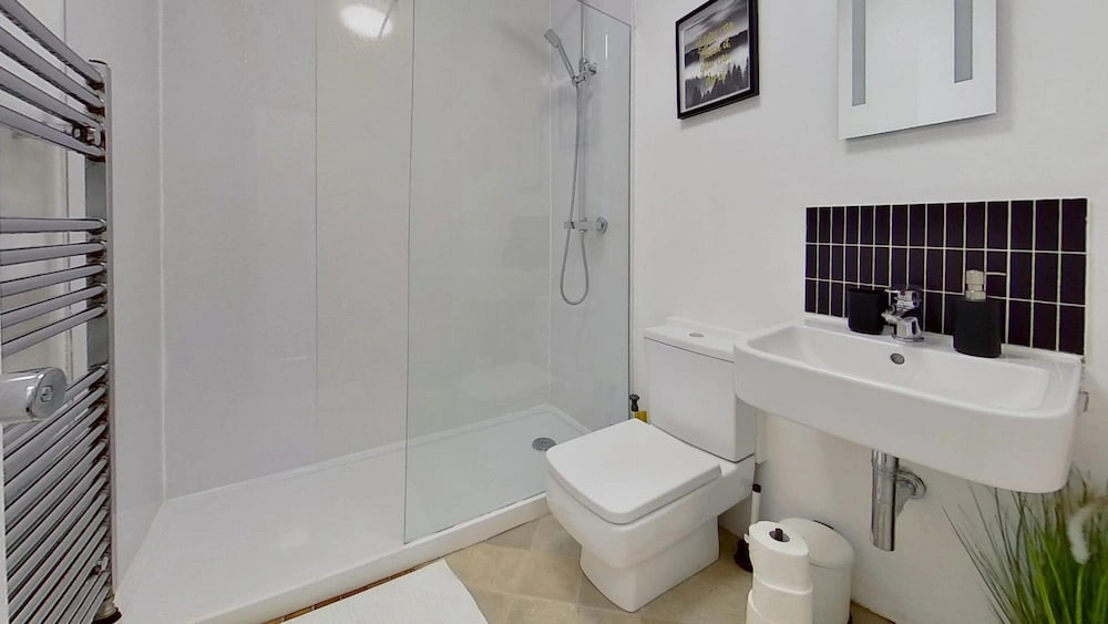 Charming 2 Bed Apt with Netflix & Wi-Fi
